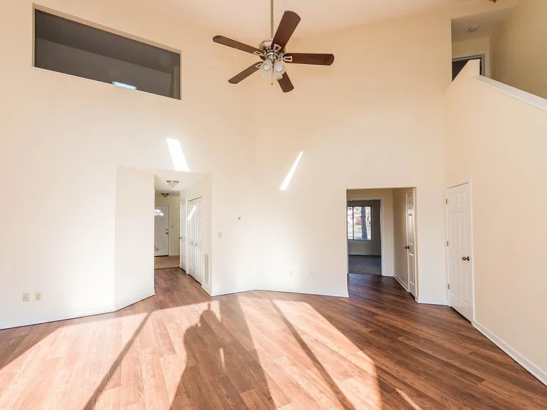 Rosewood Condominiums — Photo 7