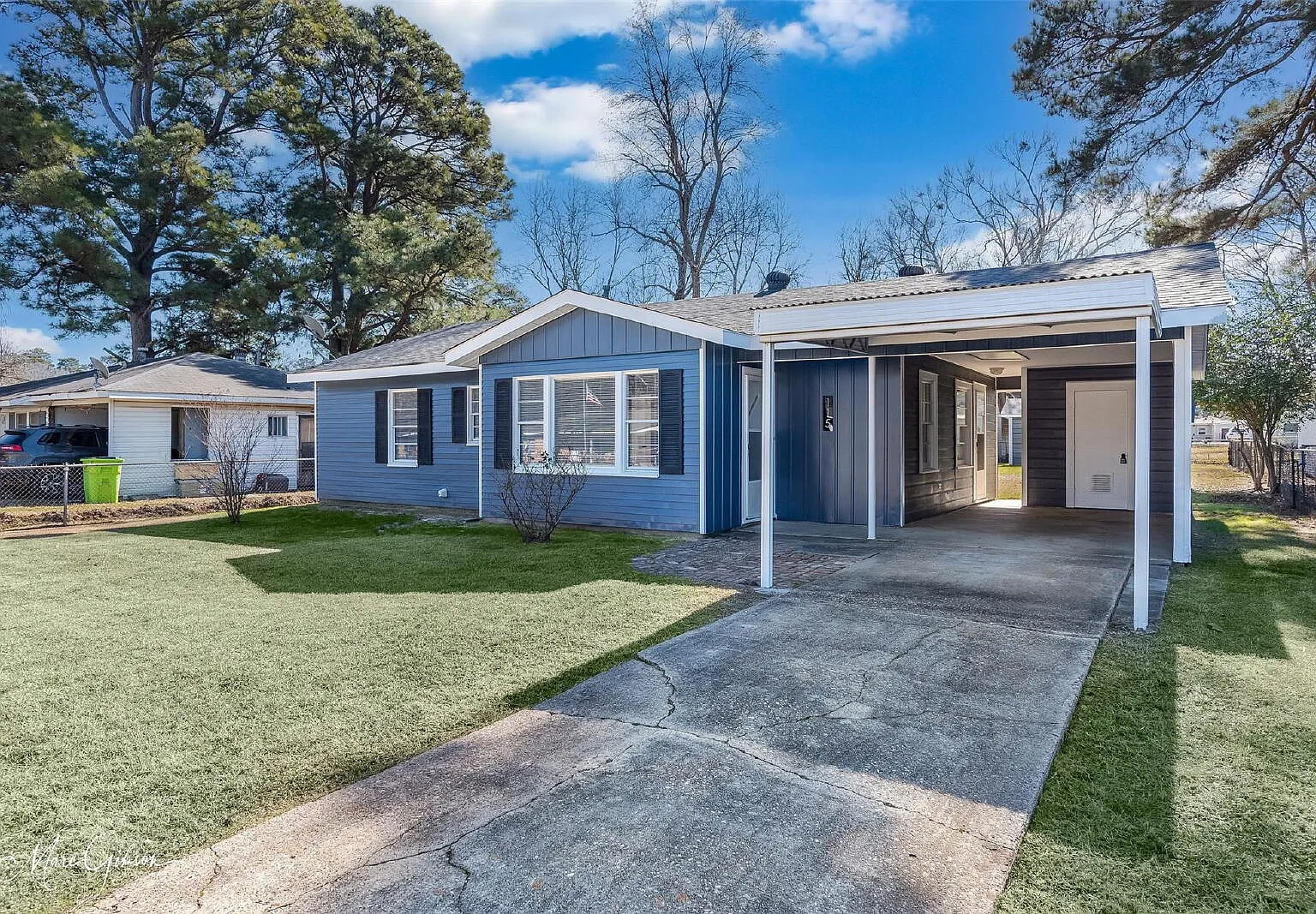 3 bed, 1.0 bath, 980 sqft, $1,300 — Photo 2