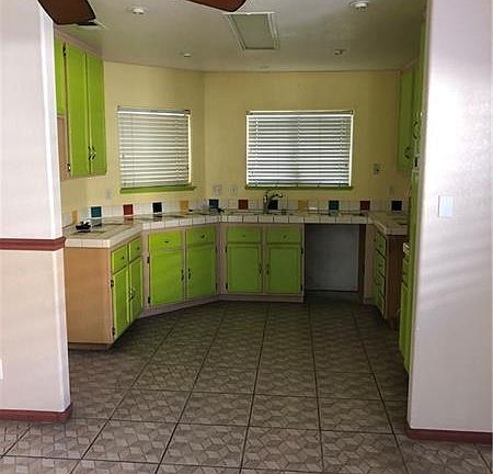 4th image of 809 Breanna St