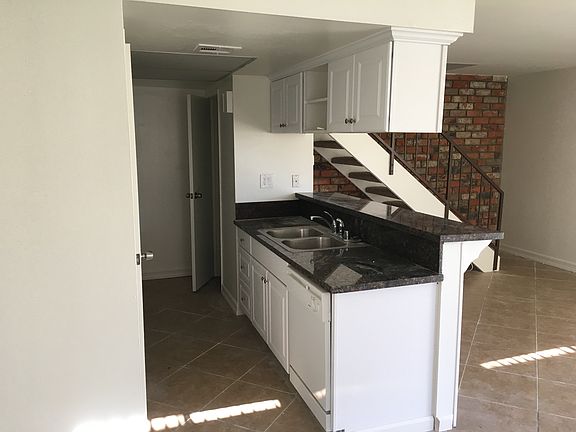 3rd image of 2919 N White Ave