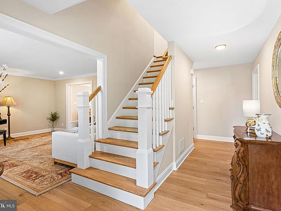 4th image of 1115 Greenmount Rd