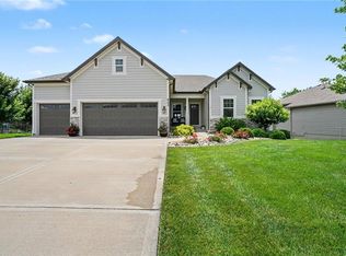 603 Rock Bridge Ct, Smithville, MO 64089