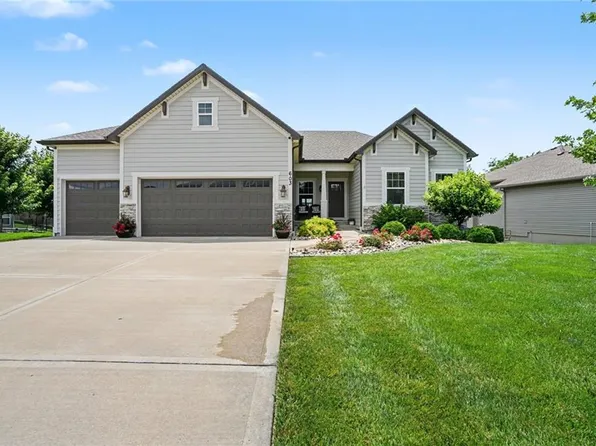 603 Rock Bridge Ct, Smithville, MO 64089