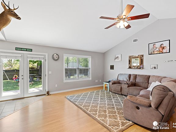 5th image of 2212 Himes Ave