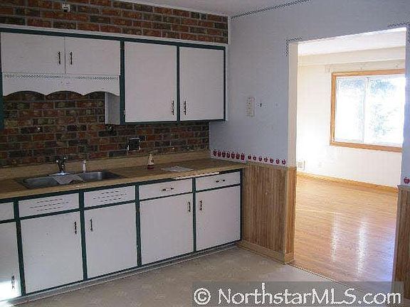 4th image of 2087 Sloan Street