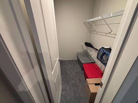 4th image of 1185 Calgary Dr