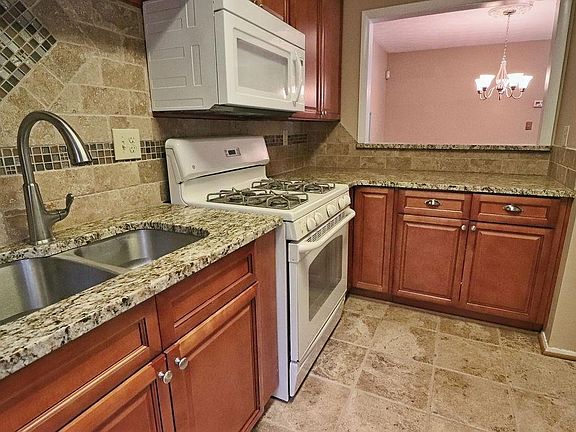 4th image of 1602 Cumberland Ct