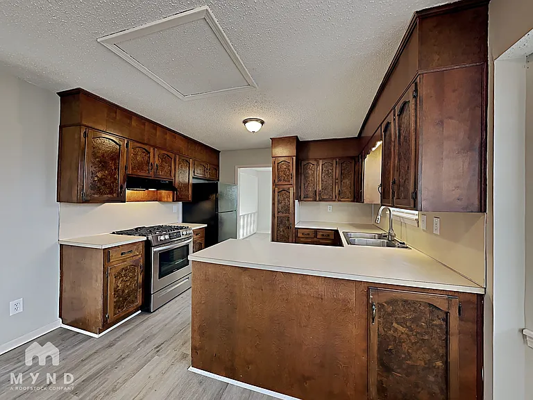9925 Miller Ave — Photo 4
