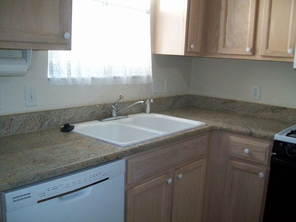 Kitchen/ granite