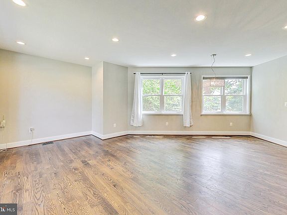 5th image of 2509 S Kenwood St