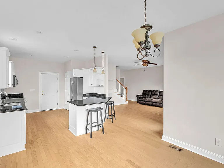 210 Raven Ridge Ct — Photo 9