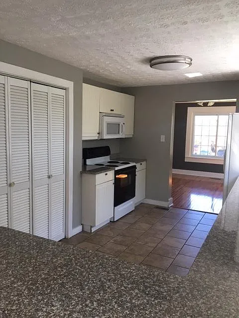 2 bed, 1.5 bath, 1800 sqft, $2,195 — Photo 4
