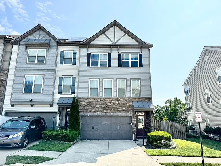 7 Coulter Ln — Photo 1