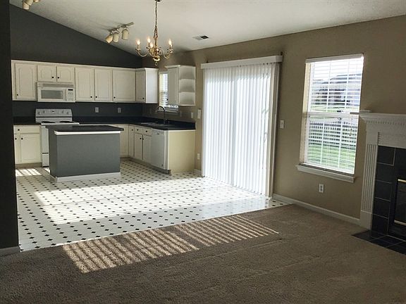 4th image of 1157 Crestwood Dr