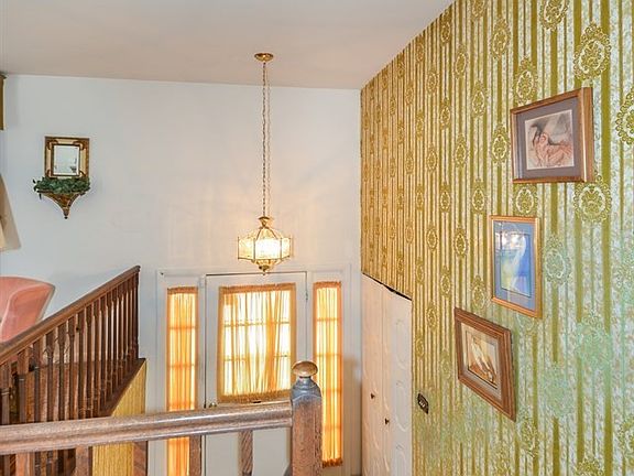 4th image of 17785 Arlington Dr