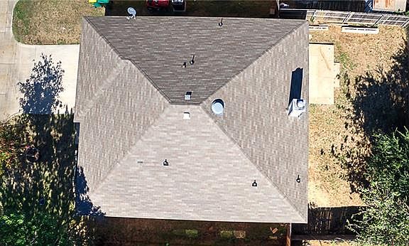 5th image of 320 Texas Dr