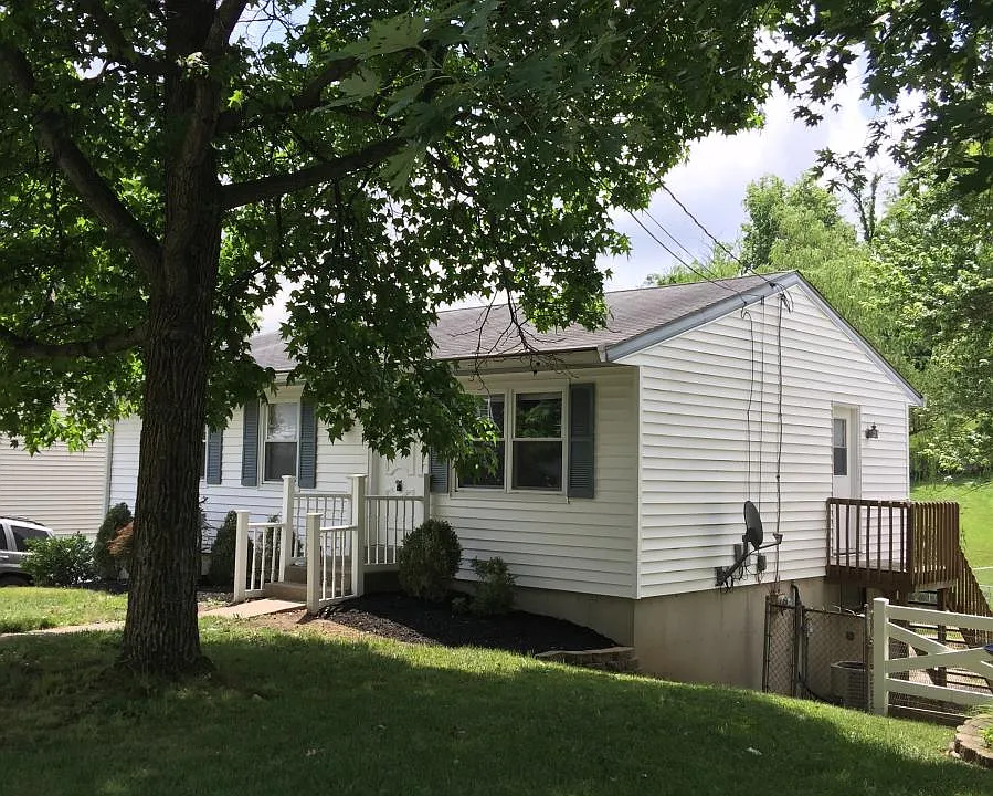 3413 Apple Tree Ln