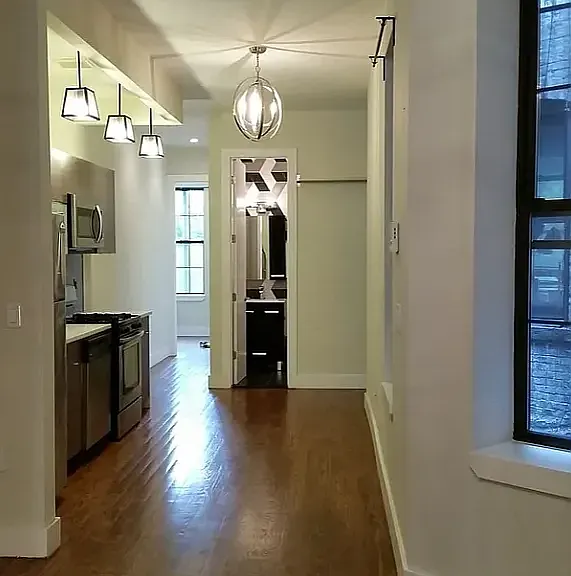 255 Hart St #2L — Photo 1