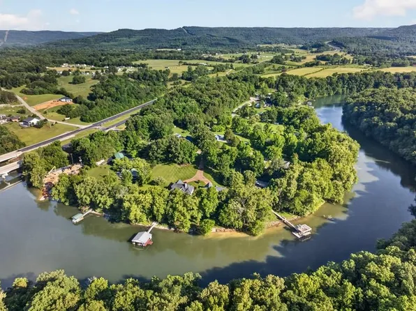 415 River Oaks Dr, Sparta, TN 38583