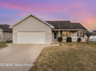 8422 Goldfinch Dr, Freeland, MI 48623