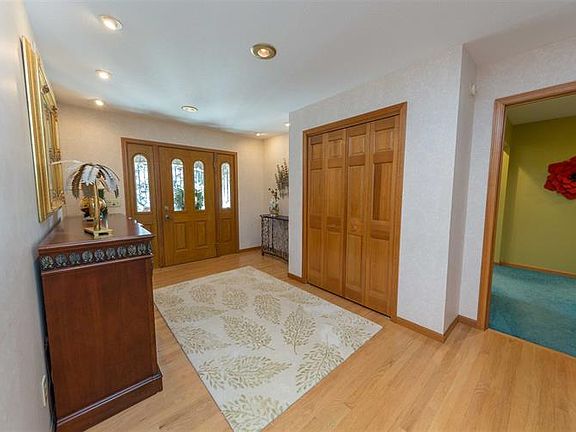 3rd image of 1548 Evergreen Pl