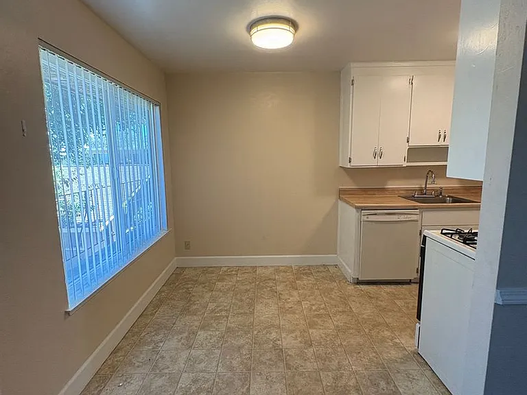 River's Bend Apartments - Orangevale 95662 — Photo 6