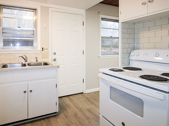 5th image of 912 Maybelle St NE #918