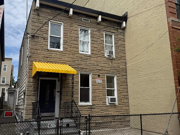183 Webster Ave #1 — Photo 1