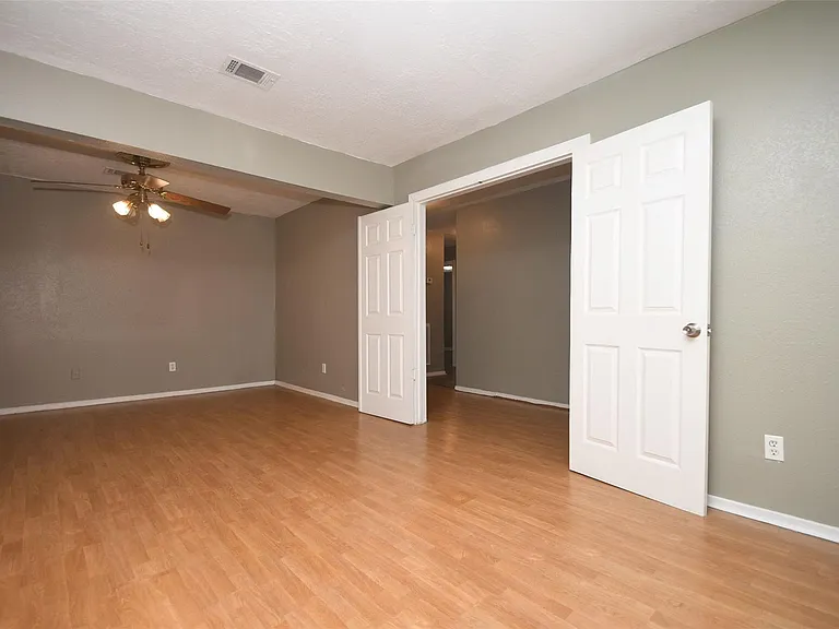 510 Chambly Dr — Photo 11