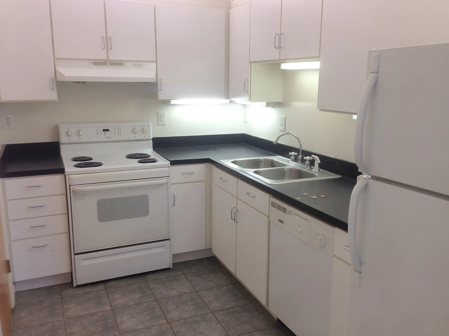 325 W Broad St — Photo 1