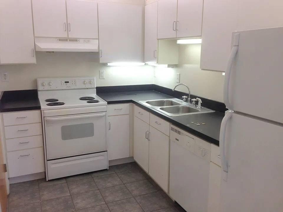 325 W Broad St