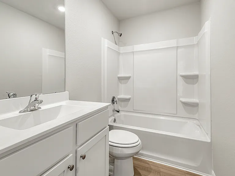 Secondary bathroom.