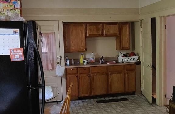 3rd image of 10413 Way Ave