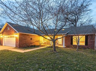 1586 E Thornhill Dr, Fayetteville, AR 72703