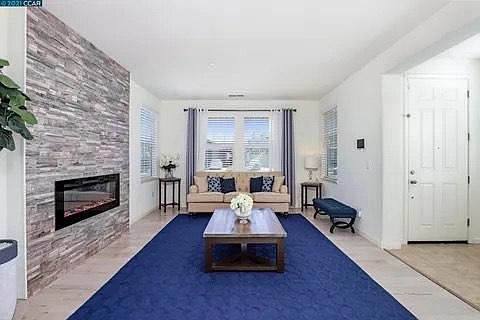 5th image of 2988 Aldrich St