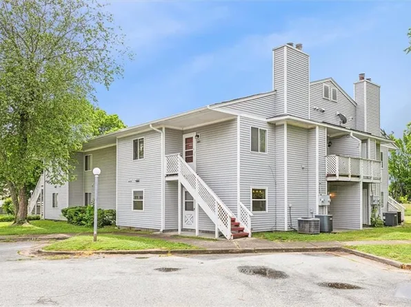 111 Roane Dr, Hampton, VA 23669
