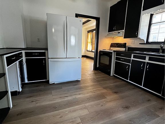 5th image of 616 Seiberling St