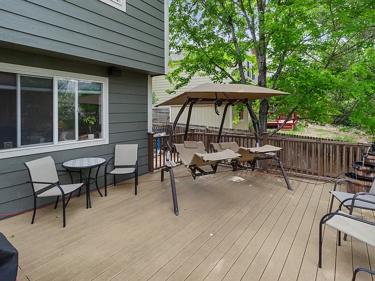 420 Hudson Ct — Photo 33