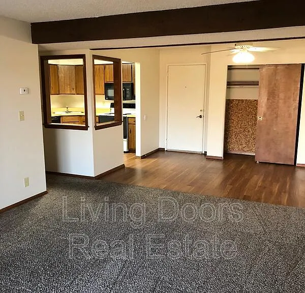 1935 N Lincoln Ave #104 — Photo 3