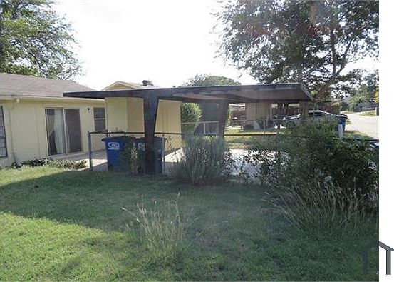 3rd image of 811 Wandering Way Dr