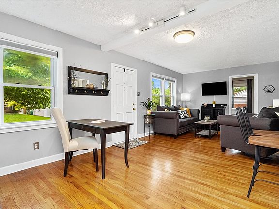 5th image of 13 N Duchesne Dr