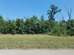 1392 Crawford St, Gentry, AR 72734