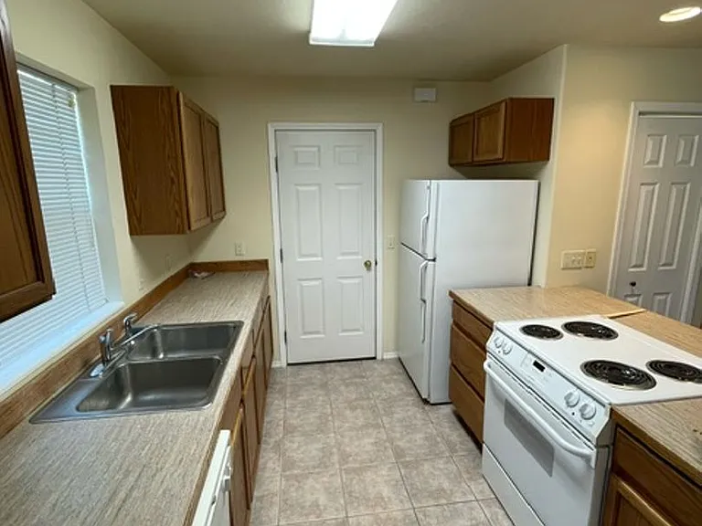 1308 W Babcock St #D — Photo 28