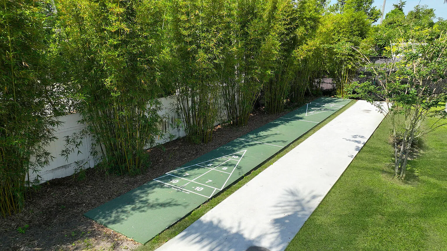 Woodlake Villas — Photo 4