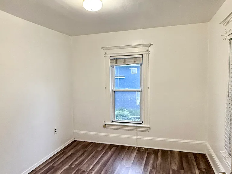 110 Florence Ct — Photo 10
