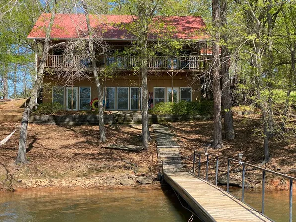 260 Currahee Pl, Toccoa, GA 30577