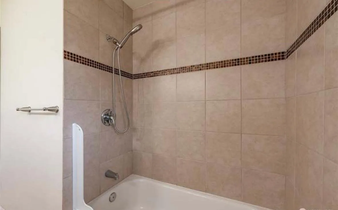 9719 Kenwood Dr SW — Photo 3