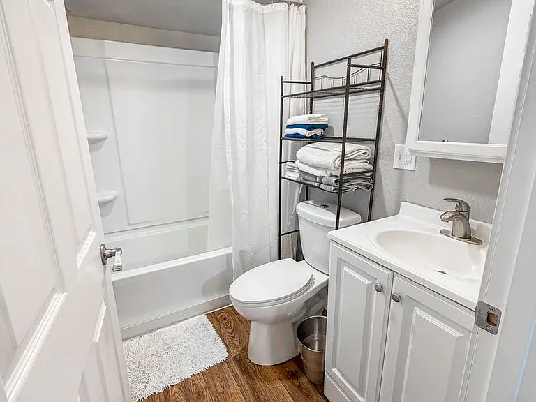 111 E Jackson St — Photo 3