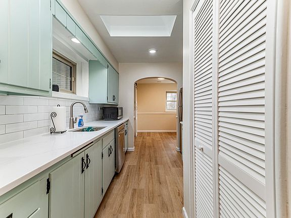 4th image of 1305 E 10th Ave