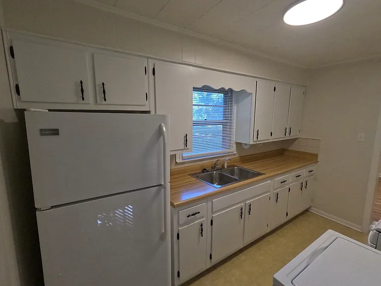 1311 Victor Dr — Photo 9